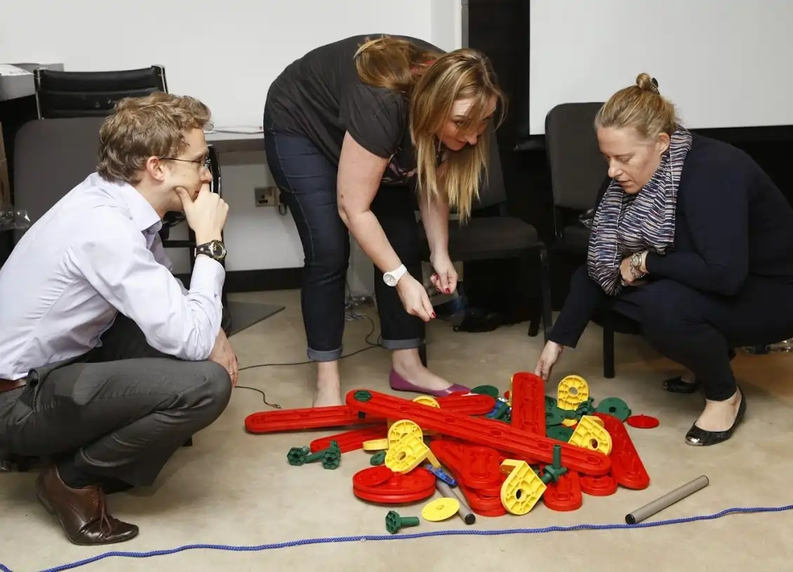 Beyond the Ropes – Principles of facilitating experiential learning