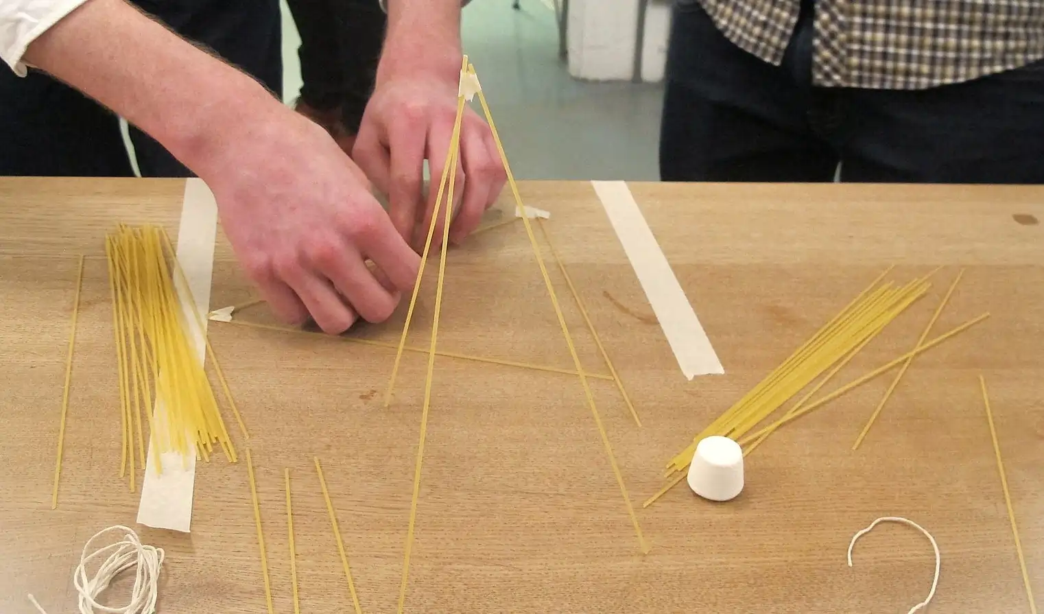 How to Run the Marshmallow Challenge: Instructions for a Facilitative Approach to Maximise Learning
